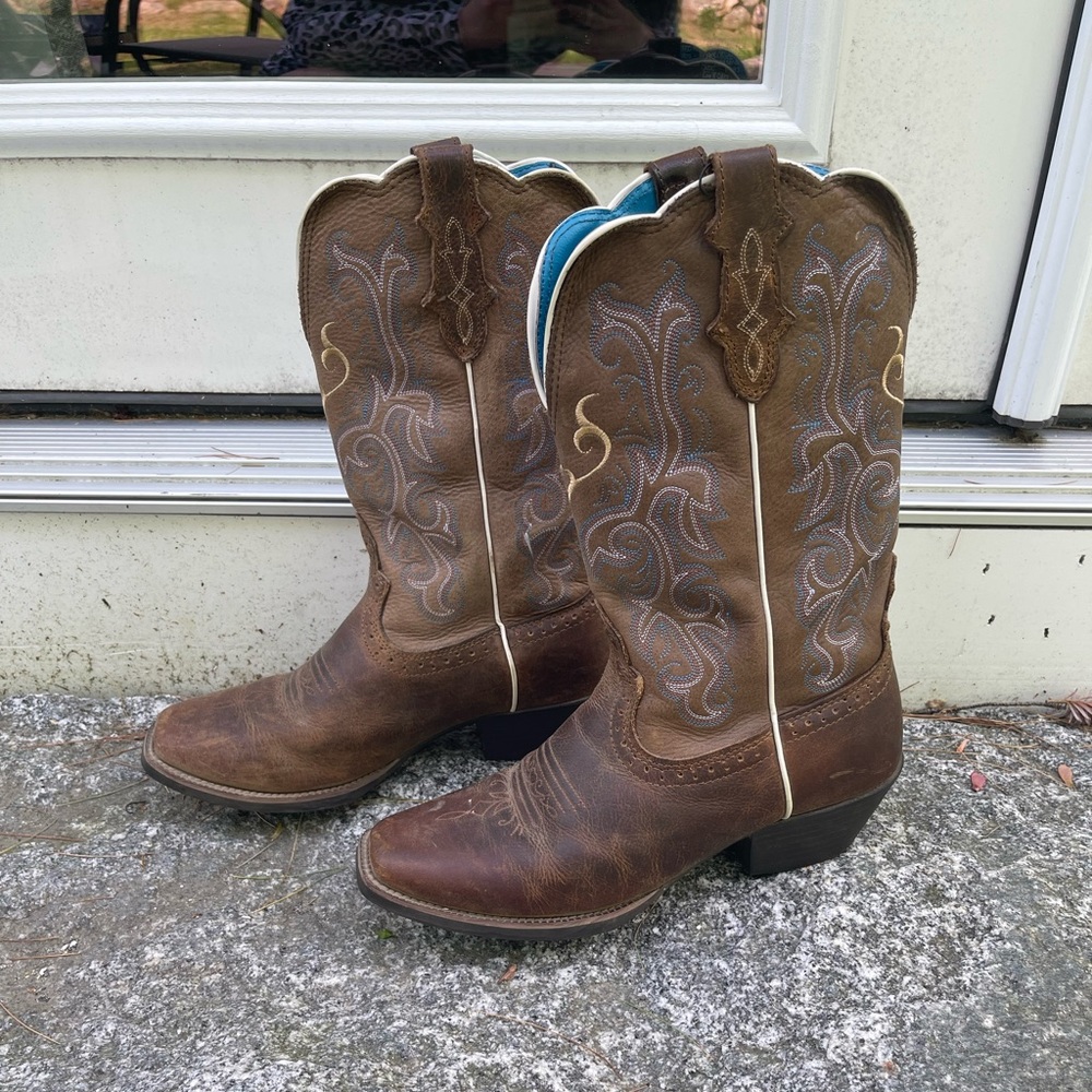 Size 8.5 Justin cowboy / cowgirl Boots (l2566)
